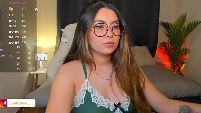 dakottaa  online show from April 11, 2026, 11:42 pm