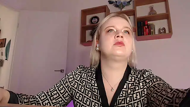 Karolina love  online show from November 15, 2025, 7:43 pm