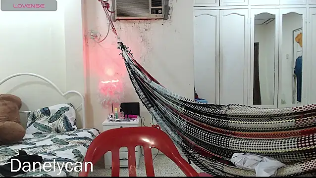 DanelyLopez online show from April 18, 2026, 3:10 am