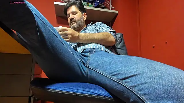 Maxi TheBigDaddy online show from March 10, 2025, 1:43 pm