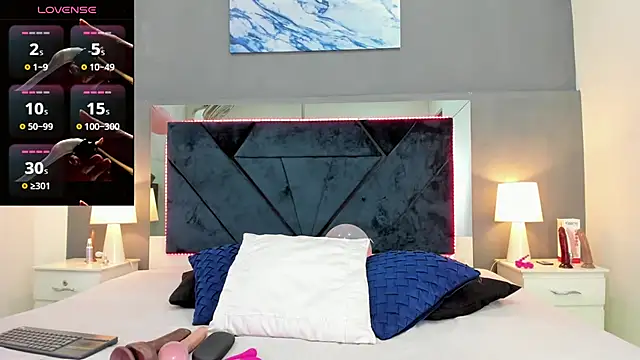 Lauralove 69 online show from October 25, 2025, 2:46 pm