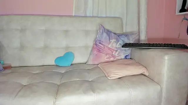 tinysara online show from January 20, 2025, 9:22 pm