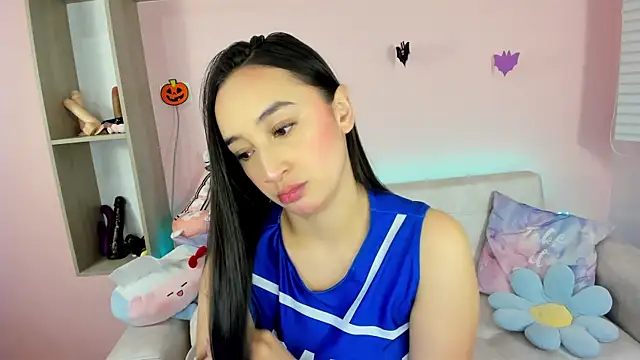 tinysara online show from October 13, 2025, 4:18 pm