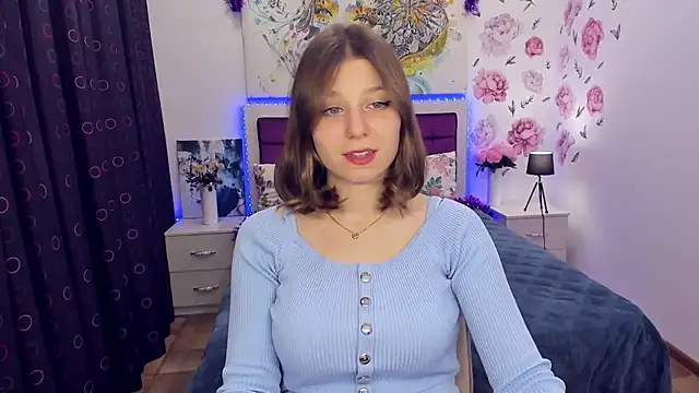 RinaMoore online show from January 3, 2025, 12:30 pm