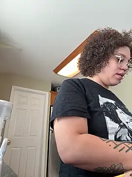 QueenNuttCollector online show from February 3, 2026, 5:07 pm