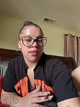 Snapshot of QueenNuttCollector chatting on June 15, 2026, 6:21 pm QueenNuttCollector online show from June 15, 2026, 6:21 pm