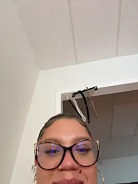 Snapshot of QueenNuttCollector chatting on June 17, 2026, 3:57 pm QueenNuttCollector online show from June 17, 2026, 3:57 pm