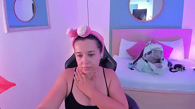 izaro22 online show from September 13, 2025, 2:22 am