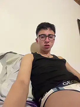 Snapshot of CamiRojas_boy chatting on May 9, 2026, 3:45 am CamiRojas boy online show from May 9, 2026, 3:45 am