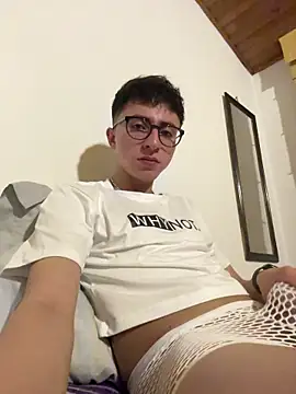 Snapshot of CamiRojas_boy chatting on May 10, 2026, 3:23 am CamiRojas boy online show from May 10, 2026, 3:23 am