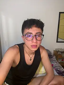Snapshot of CamiRojas_boy chatting on May 23, 2026, 4:07 am CamiRojas boy online show from May 23, 2026, 4:07 am