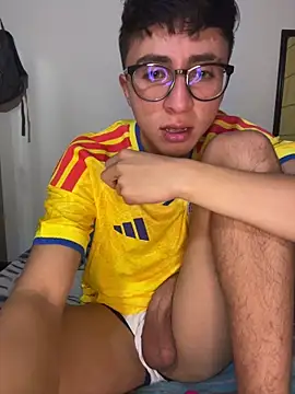 Snapshot of CamiRojas_boy chatting on June 18, 2026, 4:57 am CamiRojas boy online show from June 18, 2026, 4:57 am