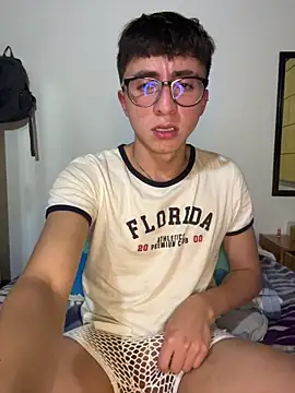 Snapshot of CamiRojas_boy chatting on June 20, 2026, 3:53 am CamiRojas boy online show from June 20, 2026, 3:53 am