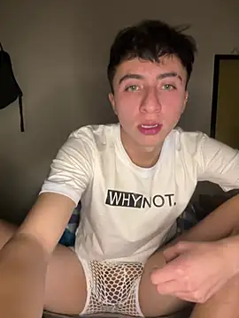 Snapshot of CamiRojas_boy chatting on July 17, 2026, 3:35 am CamiRojas boy online show from July 17, 2026, 3:35 am
