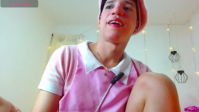 Snapshot of Ariel_Femboy_ chatting on February 7, 2025, 12:20 am Ariel Femboy online show from February 7, 2025, 12:20 am