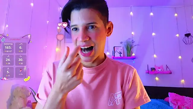 Snapshot of Ariel_Femboy_ chatting on October 9, 2025, 3:04 am Ariel Femboy online show from October 9, 2025, 3:04 am