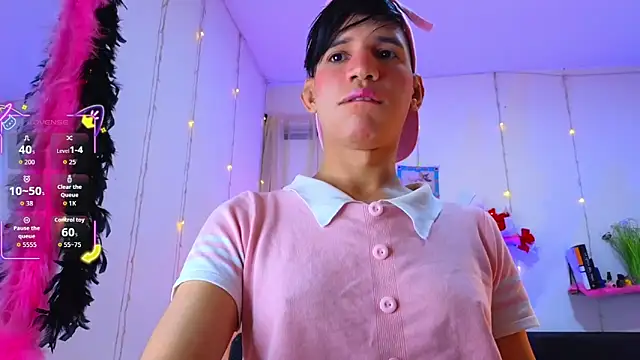 Ariel Femboy  online show from December 4, 2025, 5:06 am