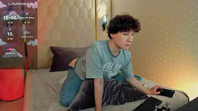  YummyTony  online show from February 24, 2026, 4:10 am