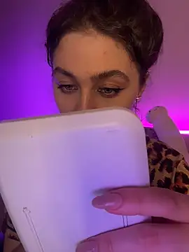 Snapshot of Your_insomniya chatting on November 4, 2025, 9:47 pm Your insomniya online show from November 4, 2025, 9:47 pm