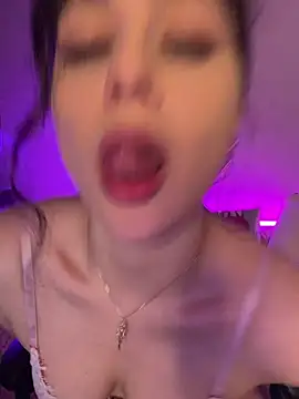 Snapshot of Your_insomniya chatting on December 18, 2025, 10:16 pm Your insomniya online show from December 18, 2025, 10:16 pm