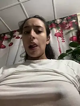 Snapshot of Vaiolet_a chatting on December 6, 2024, 11:57 pm Vaiolet a online show from December 6, 2024, 11:57 pm