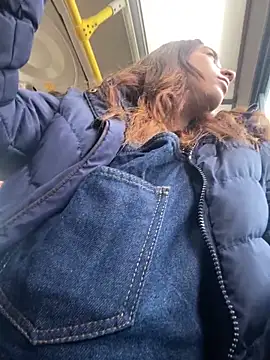 Snapshot of Vaiolet_a chatting on December 17, 2024, 9:16 pm Vaiolet a online show from December 17, 2024, 9:16 pm