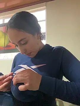 Snapshot of Vaiolet_a chatting on March 12, 2025, 7:49 pm Vaiolet a online show from March 12, 2025, 7:49 pm