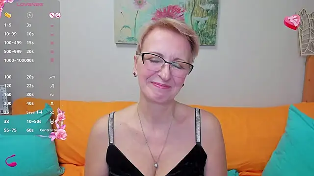 iamyourdream89 online show from February 7, 2025, 2:04 pm