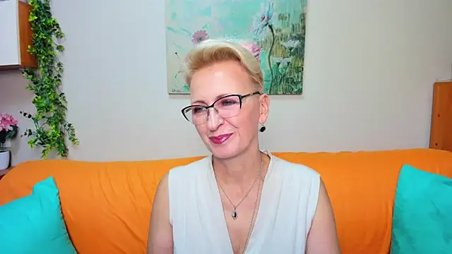 iamyourdream89 online show from November 7, 2025, 11:32 am