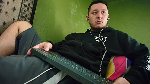 sweet cock28 online show from January 6, 2025, 3:51 pm