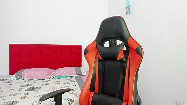 Sweet Coral  online show from April 4, 2026, 8:45 am