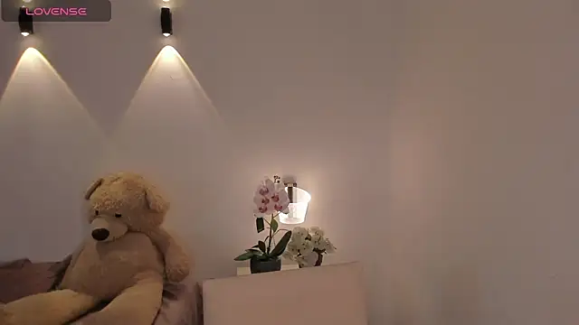 natassha1 online show from February 18, 2025, 1:22 pm