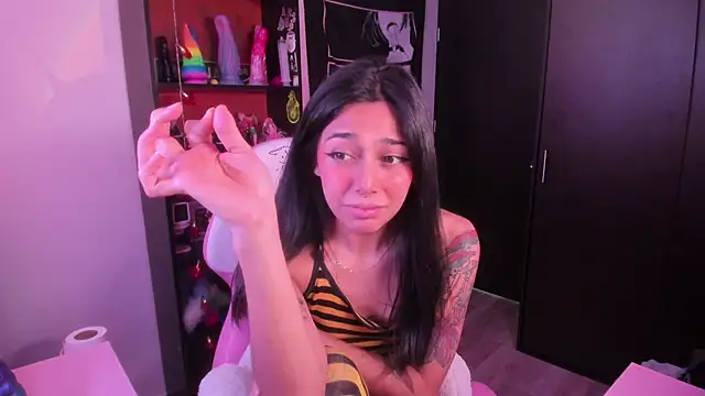 amber yull online show from April 24, 2026, 3:36 pm