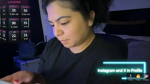 kimmiakiss22 online show from October 13, 2025, 3:28 am