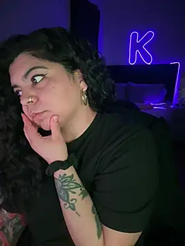 kimmiakiss22 online show from February 3, 2026, 7:13 am