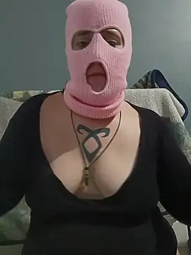 Lolabeluccia xh  online show from December 4, 2025, 7:39 am