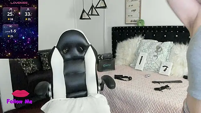 natasha logan  online show from January 18, 2025, 4:04 am