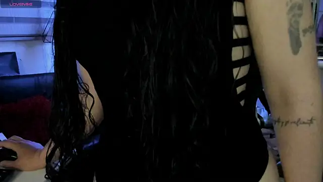 natasha logan  online show from September 22, 2025, 4:03 am