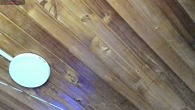 natasha logan  online show from September 26, 2025, 4:05 am