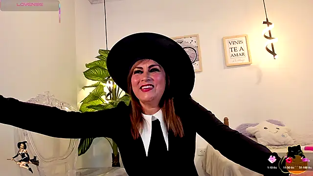 Rachel  Lang online show from October 31, 2025, 9:49 pm