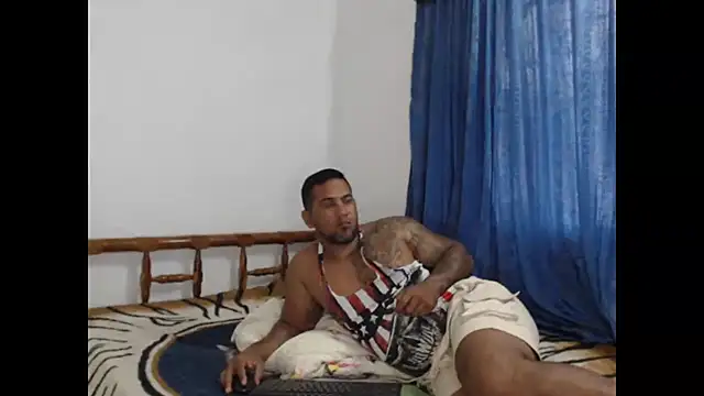 Snapshot of lover_1994 chatting on March 17, 2025, 5:38 pm lover 1994 online show from March 17, 2025, 5:38 pm