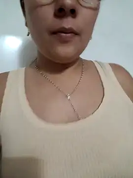 Snapshot of selena_gomez2 chatting on February 6, 2025, 11:58 pm selena gomez2 online show from February 6, 2025, 11:58 pm