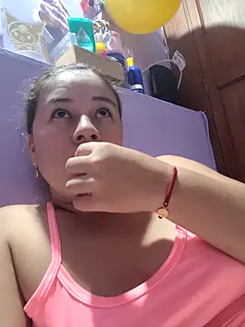 Snapshot of selena_gomez2 chatting on October 19, 2025, 2:23 am selena gomez2 online show from October 19, 2025, 2:23 am