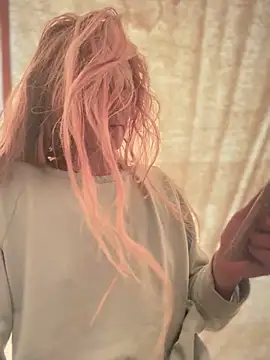 GoldenFlameGoddess online show from April 16, 2026, 3:46 pm