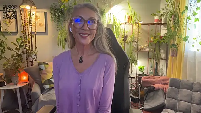 Snapshot of sunniedayz_ chatting on September 23, 2025, 4:10 pm sunniedayz online show from September 23, 2025, 4:10 pm