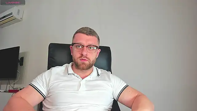 Findom guy online show from December 15, 2025, 11:14 am