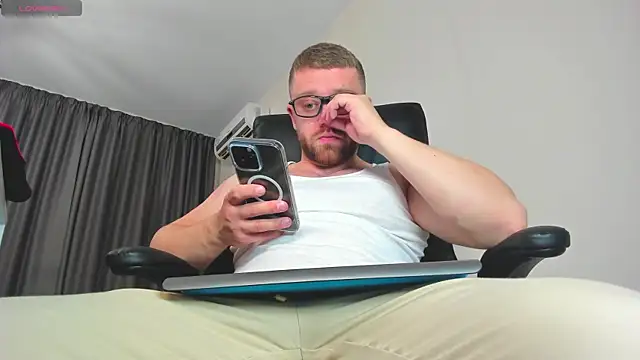 Findom guy online show from December 16, 2025, 3:17 pm