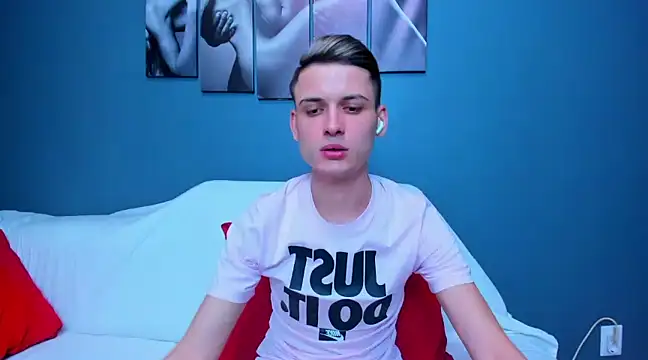 andboyfor6 online show from January 31, 2025, 10:10 pm