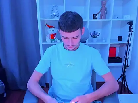 andboyfor6 online show from December 15, 2025, 8:24 pm