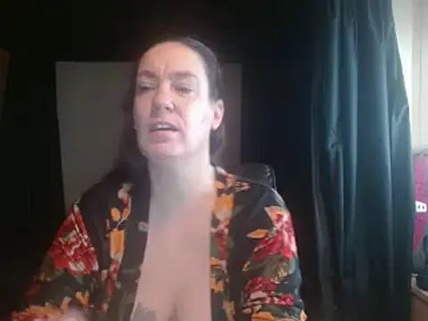 Snapshot of SimoneMoore chatting on February 17, 2025, 5:32 pm SimoneMoore online show from February 17, 2025, 5:32 pm